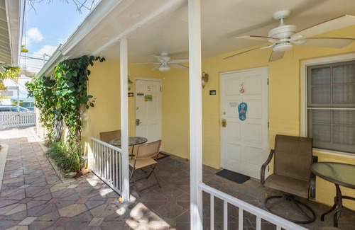 Old Town Cottage | The Dancing Rooster: 2 Blocks from Duval in Old Town.