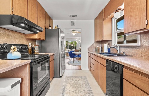 Redding House | The Dandelion House in the Garden Tract Redding, California