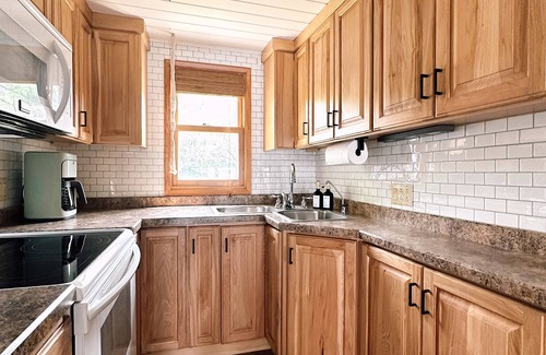 Alexandria Cabin | The Darling Cabin, 60's Charm + Modern Flair