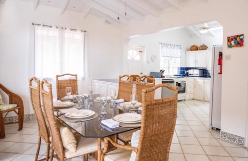 Bois d'Orange Villa | The Date House - Four Bedroom Villa with Private Pool near the beach and Calabash Cove Resort