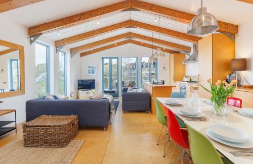 Cowes Ski Chalet | The Deck House - Stunning Chalet in Gurnard with Solent Views and Terrace