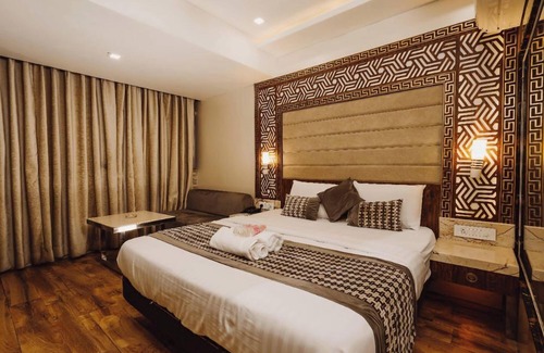 Kanpur Hotel | The Deep Hotel