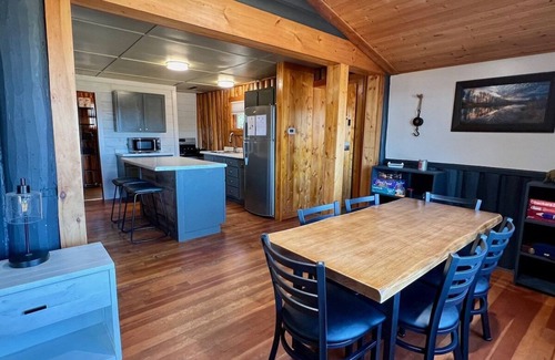 Hayward Cabin | The Deer Stop-Room with a View!