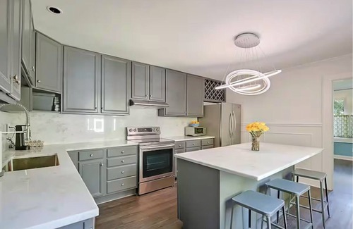 North Charleston House | The Delsey: family home steps away from Park Circle
