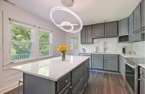 North Charleston House | The Delsey: family home steps away from Park Circle