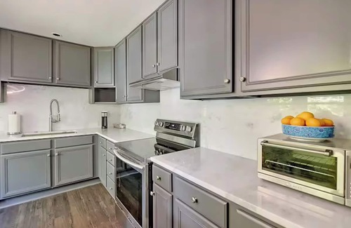 North Charleston House | The Delsey: family home steps away from Park Circle