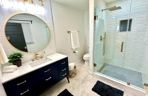Winston - Salem House | The Demon Deacon Den - BuenaVista