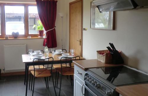 Sleaford House | The Den - E5024