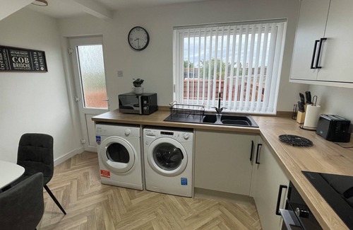 Wick Apartment | The Den-NC500 Apartment-Sleeps 4