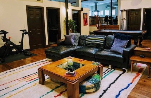 Cole House | The Denver Superloft! Industrial 2BD/2BA Sleeps 4!
