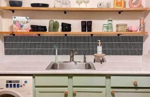 Roosevelt Apartment | The Desert Rose π Downtown arts district studio