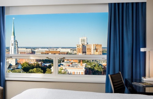 Historic Downtown Savannah Hotel | The Desoto Savannah