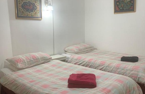 Turkey Street House | The Dharma Lodge