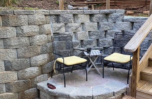 Maryville Cabin | The Diamond "B" a Cozy Cabin Retreat - Perfect for.riding the Dragon and more.