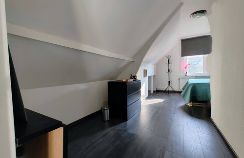 Ijsselmonde Bed & Breakfast | The Diesel Bed and Breakfast