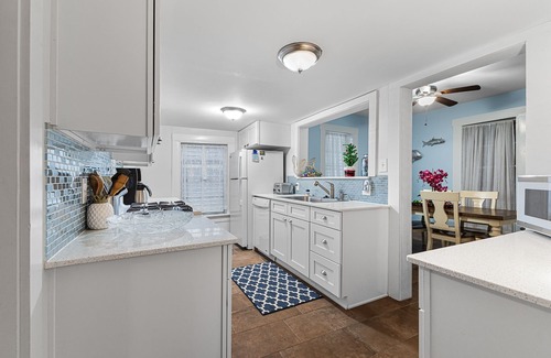 Galveston House | The Dinghy 2 Bedroom Home