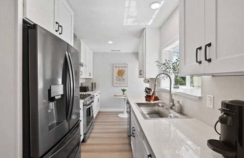 Tustin House | The Disneyland Pool Villa