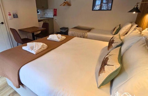New Forest District House | The Distinguished Squirrel - Room 4 - New Forest