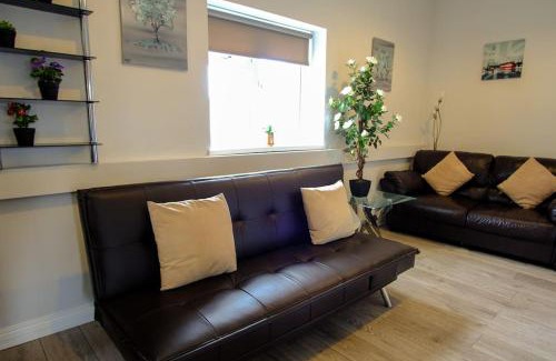South Shields Apartment | The Dock, 2 bedrooms sleeps 5 long stays welcome