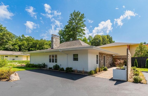 Maggie Valley House | The Dogwood Bungalow