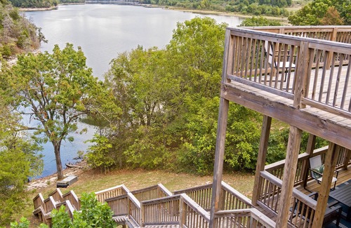 Springdale House | The Dogwood · Luxury Hot Tub· Lake Front Access ·