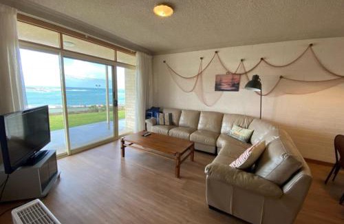 Port Elliot Apartment | The Dolphins 2 2-10 Strangways Tce Port Elliot - No Linen Included