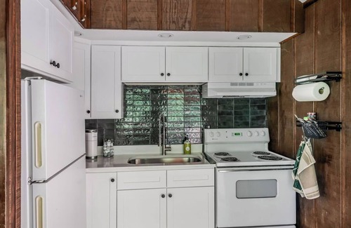 Bristol House | The Dome –Unique 1BR Private Home Close to Casino, Speedway & Lake
