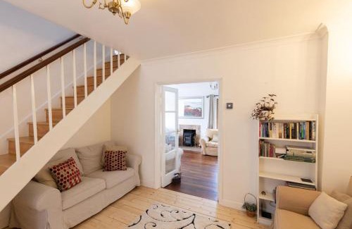 Stroud House | The Dormers - 5 BD Amazing Views of Stroud Valley