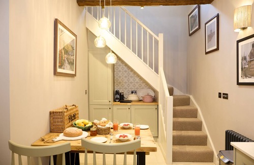 Carsington Cottage | THE DOVECOTE, family friendly, character holiday cottage in Hopton