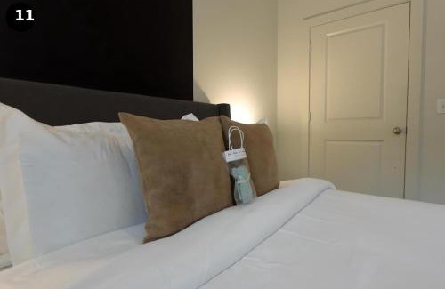 Montrose Apartment | The Downtown Nook A Cozy Urban Escape
