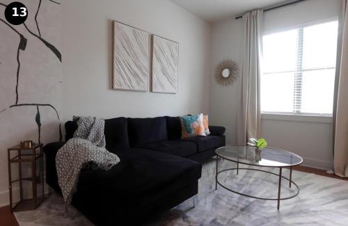 Montrose Apartment | The Downtown Nook A Cozy Urban Escape