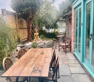 Glastonbury Bed & Breakfast | The Dragonfly Guesthouse - SELF CATERED