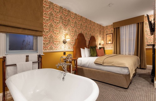 West Ealing Hotel | The Drayton Court Hotel
