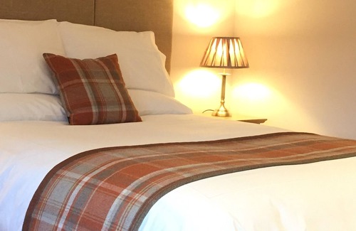 Curry Rivel Hotel | The Drayton Crown