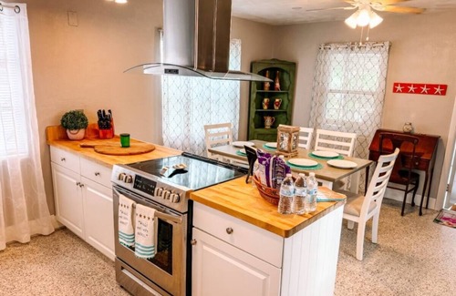 Holly Hill House | The Driftwood Hideaway - Daytona Beach, FL - Minutes from the Beach & More!