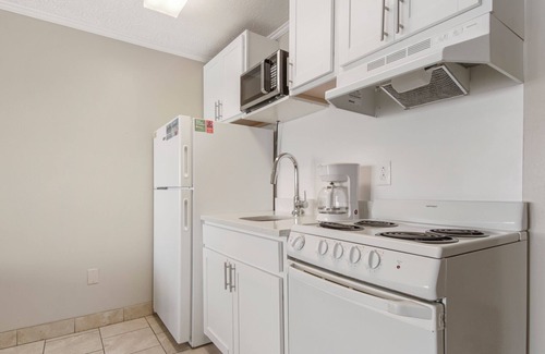 Panama City Beach Hotel | The Driftwood Lodge