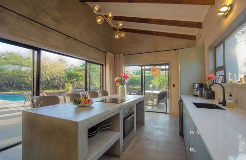 Marloth Park Villa | The Duke. Luxury Safari Villa - Kruger National Park