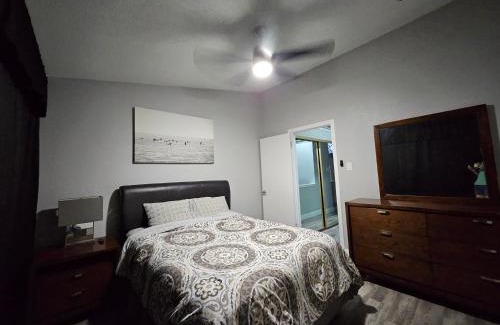 Lake Highlands Apartment | The Duke's Castle with Garage & Fast Internet