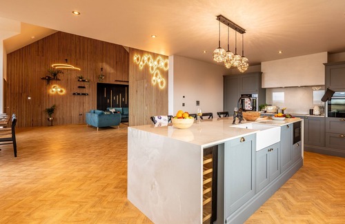 Instow House | The Dunes - Four Bedroom House, Sleeps 8