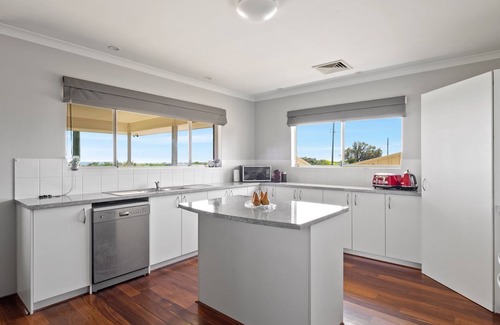 Wonnerup House | The Dunes *Pet Friendly* Sea Retreat Busselton
