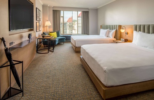 Downtown Portland Hotel | The Duniway Portland A Hilton Hotel