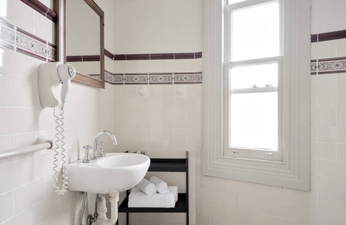 Pyrmont Bed & Breakfast | The Dunkirk Hotel