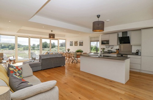 Leominster Cottage | THE DUTCH BARN, luxury holiday cottage, with hot tub in Leominster