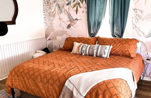 Old Town Hotel | The Dylan Suites 3 - Steps from Downtown & Flagler