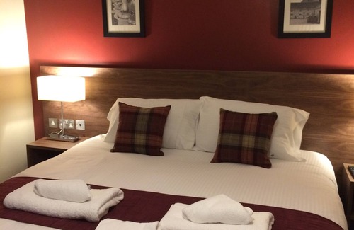 Dornoch Bed & Breakfast | The Eagle Hotel