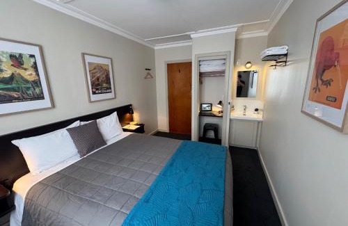 Bluff Hotel | The Eagle