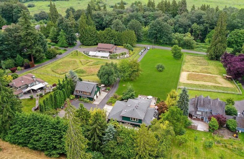 Cathcart House | The Eagle's Nest - Mountain View 3BD House Perched on 2 Country Acres