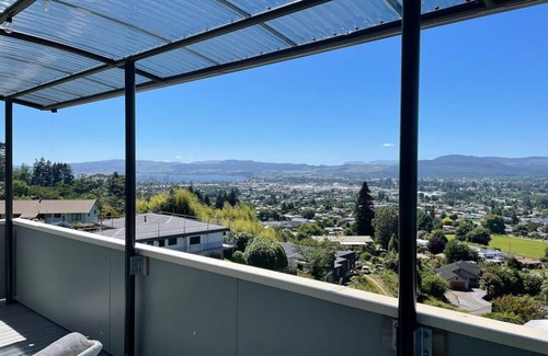 Rotorua House | The Eagles Nest - Comfortable quiet oasis with an awesome view!