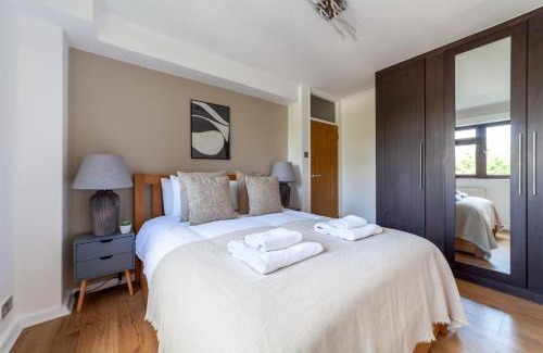Ealing Broadway Apartment | The Ealing Collection