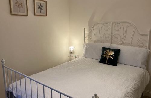 Glastonbury Apartment | The Eaves, Glastonbury High Street 2 bed 2 bathroom apartment